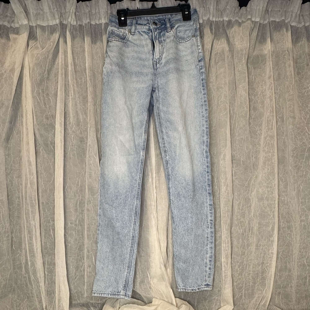 Women’s American Eagle Light Strigid Mom Jeans